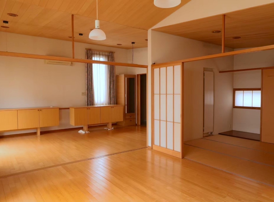 住まいとして使われていた一軒家の内装写真 リノベーション前の状態